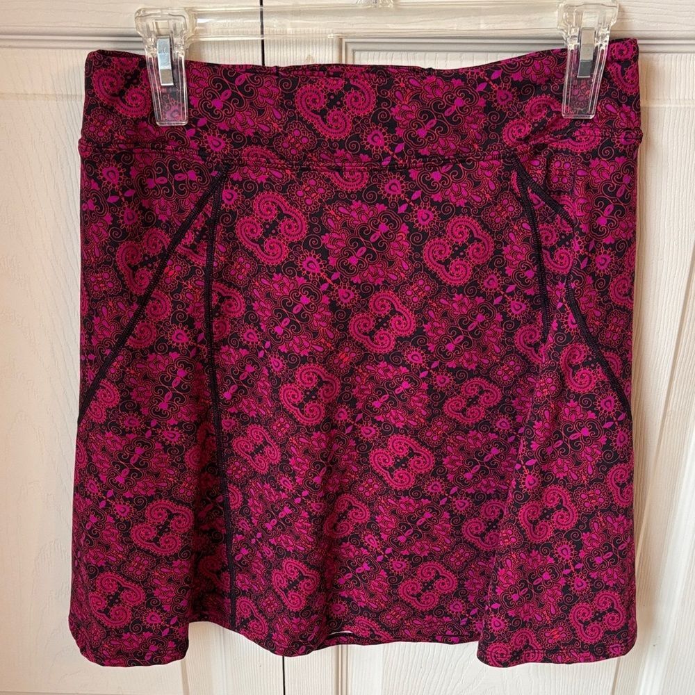 Title Nine Women's active performance hiking Pink Patterned Skirt size XS EUC